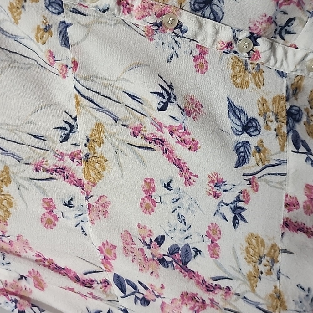 ⭐️Chelsea & Theodore floral top size 2X - Picture 2 of 4